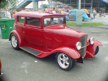 Steve Ames '31 Ford was sitting out in the rain but looked so good I grabbed a pic... Oh... Steve is from Louisville, KY.