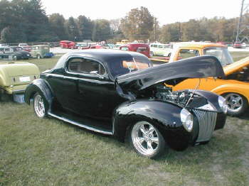 Cliff Robbins, Hillsboro, OH., picked up the coveted Minnie's Pick Award with his Super '40 Ford Coupe.