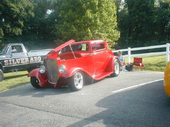 Jack & Minnie Roberts' '32 Ford.  Minnie catching some rays.