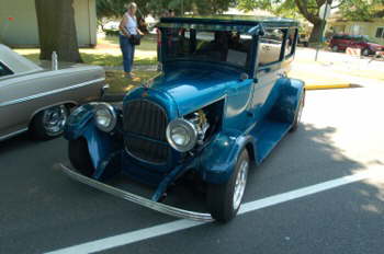 Bill and Linda Barnes 27 Chrysler