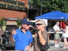 Ron Jones telling Minnie about all the great things the London Cruisers have planned for the Cruise In