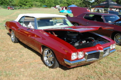 5  Doug Peterson and his '70 Pontiac are members of the Blue Flame Cruisers