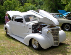 24  I couldn't read the last name of the owners of this '38 Chevy