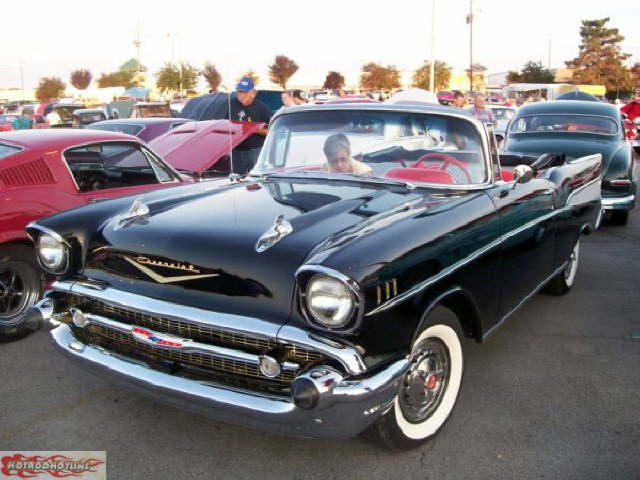 Hoptown's cruise-in 111