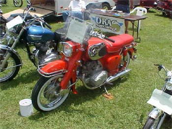 Roy's 300 Honda Dream.