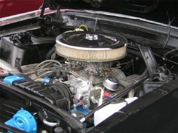 Engine in Les Smith's Mustang.