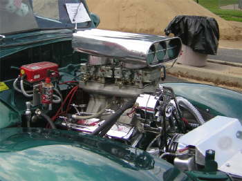 Engine in Ernie Couch's '40 Coupe.