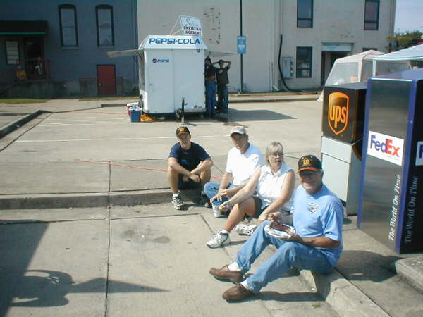 Chester Allen & Seldon Hensley having lunch.