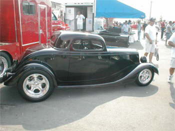 Lee McFarland's 33 Ford was standin tall