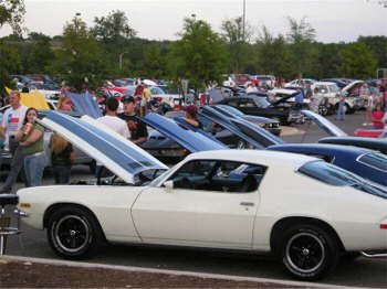 Saturday night at the Cruise In 