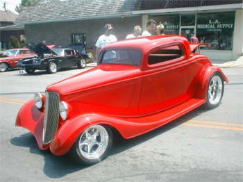 Brian Smith, Manchester, Ky has one Super nice 33 Ford Cpe