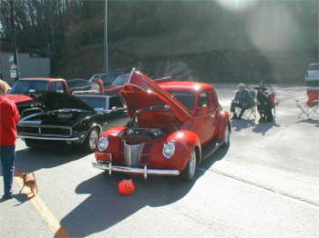 Austin Parker drove his Beautifull 40 Ford Cpe down from Oxford, Ohio