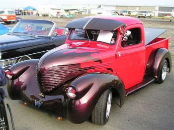 This is Rich Muniz' 1938 Willy's pickup with flip flop paint on the fenders1