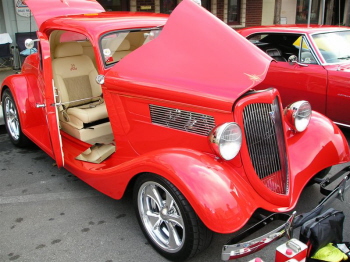 Charlotte Blount and her '34 belong to the North Houston Cruisers