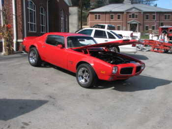 Glenna and Raymond Hubbards Firebird is super