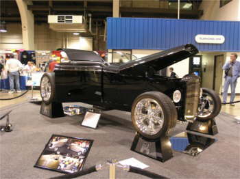 1932 FORD ANNIVERSARY SHOW 087