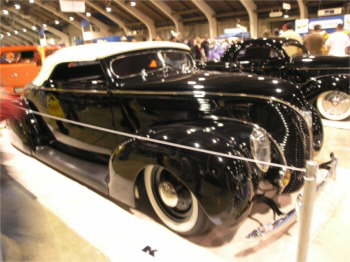 1932 FORD ANNIVERSARY SHOW 320