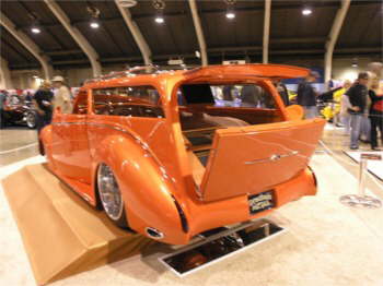 1932 FORD ANNIVERSARY SHOW 321