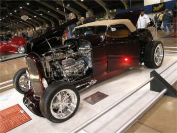 1932 FORD ANNIVERSARY SHOW 331