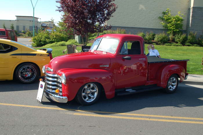 Glen and Paula Evitt 52 Chevy pickup