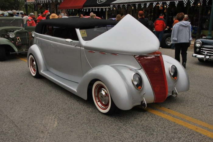 12  I wonder if the portholes mean it's Buick powered