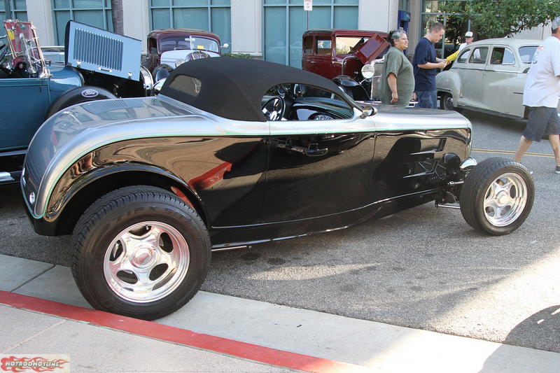 Would you believe that under the hood of this 32 Zipper Ford roadster is a 6-71 blown Chevy! The proud owner is Tom Maune of Anaheim, CA.