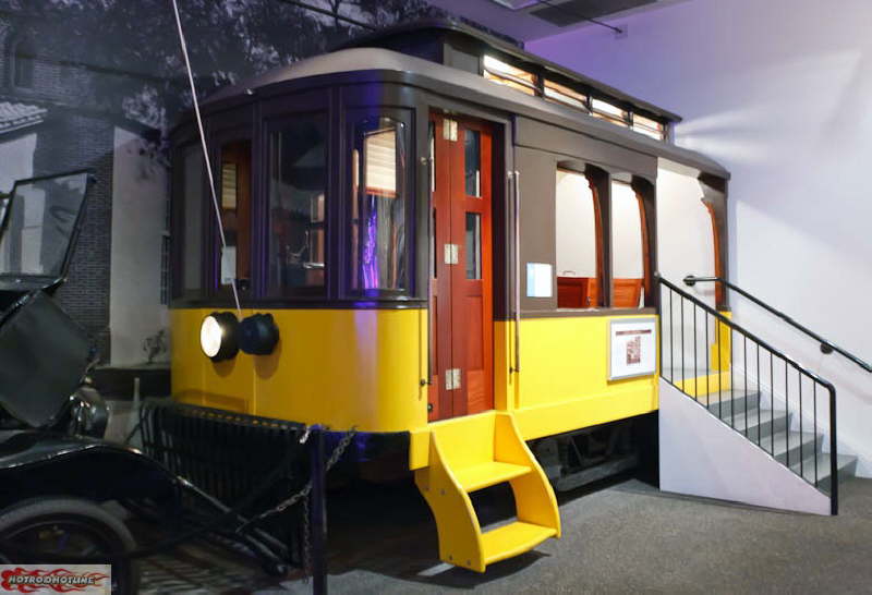 Petersen Auto Museum 1_11-012