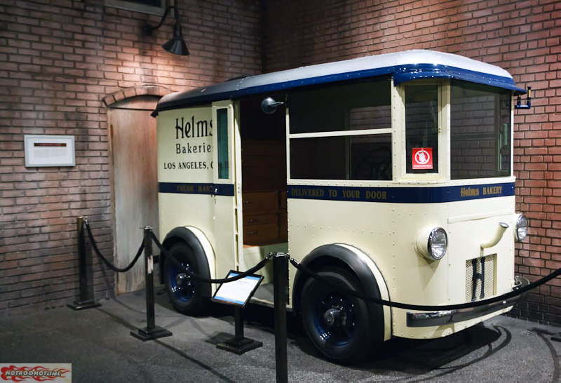 Petersen Auto Museum 1_11-025