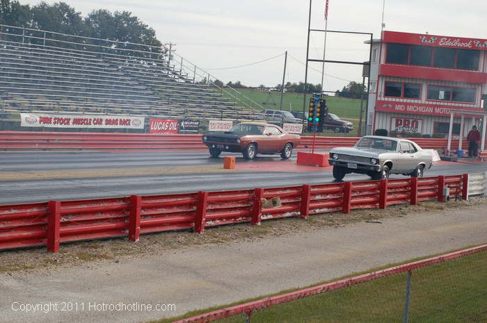 Mopar Chevy race