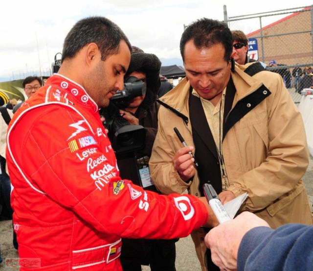 juan-montoya-signing-autographs-JED_6498